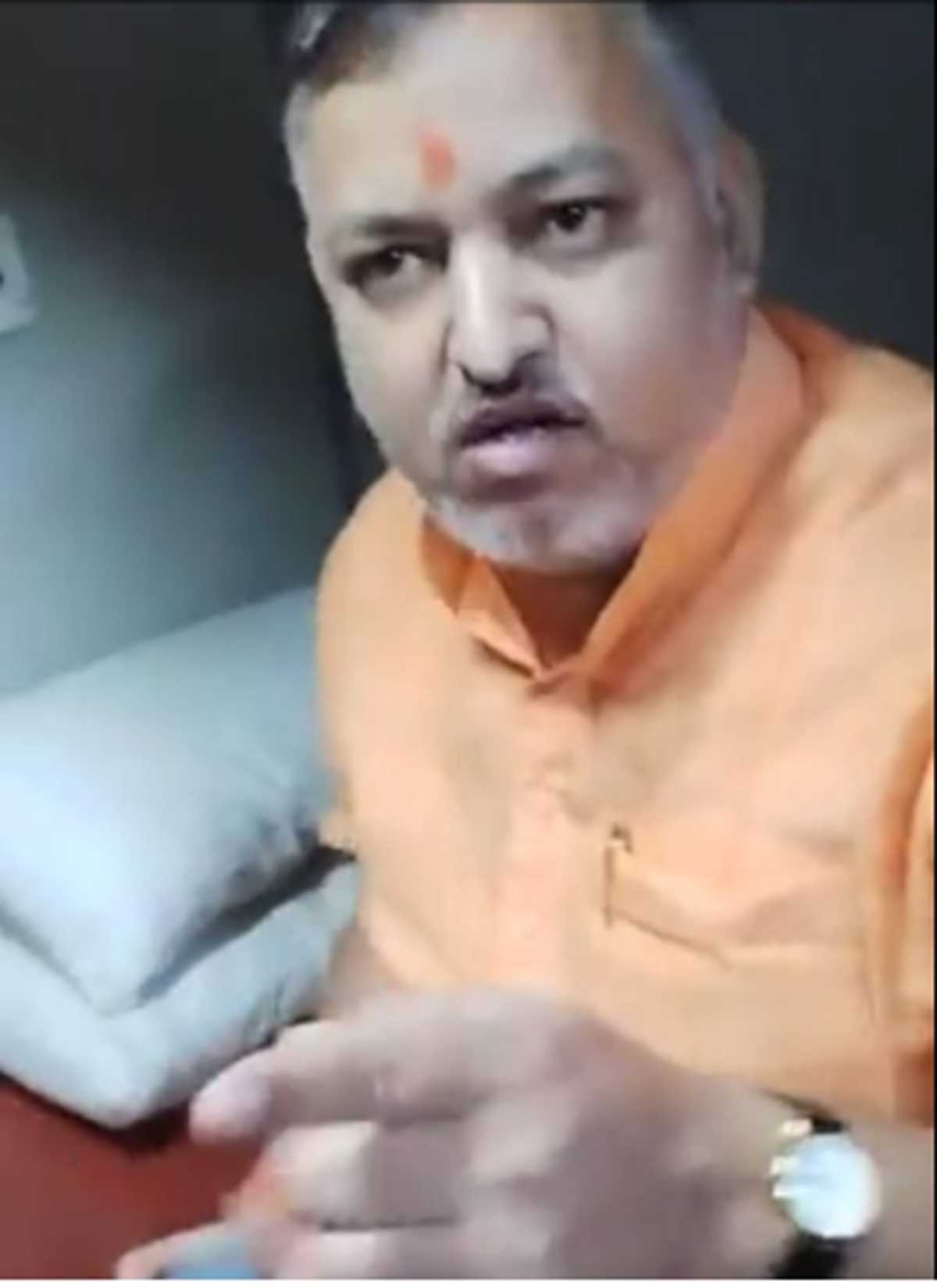 टीटीई से तीखी नोकझोंक में शामिल बर्खास्त भाजपा नेता का वीडियो वायरल